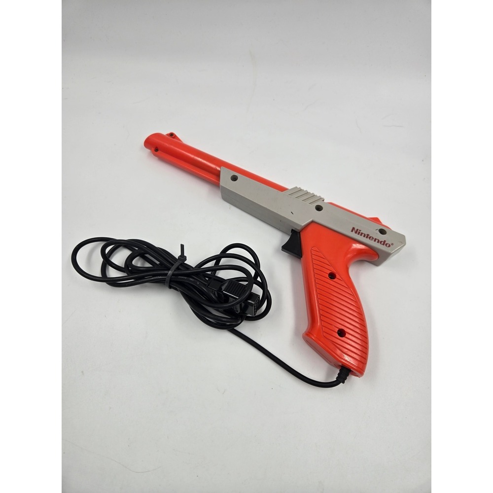 Original 1985 Nintendo NES Zapper Duck Hunt Gun - NES-005 - Authentic OEM